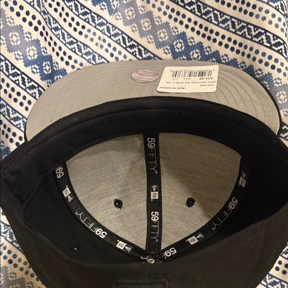 New York Yankees Black and Gold Caps - Picture 2 of 6